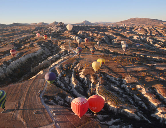 Khám phá bay khinh khí cầu ở ‘xứ sở thần tiên’ Cappadocia