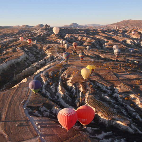 Khám phá bay khinh khí cầu ở ‘xứ sở thần tiên’ Cappadocia